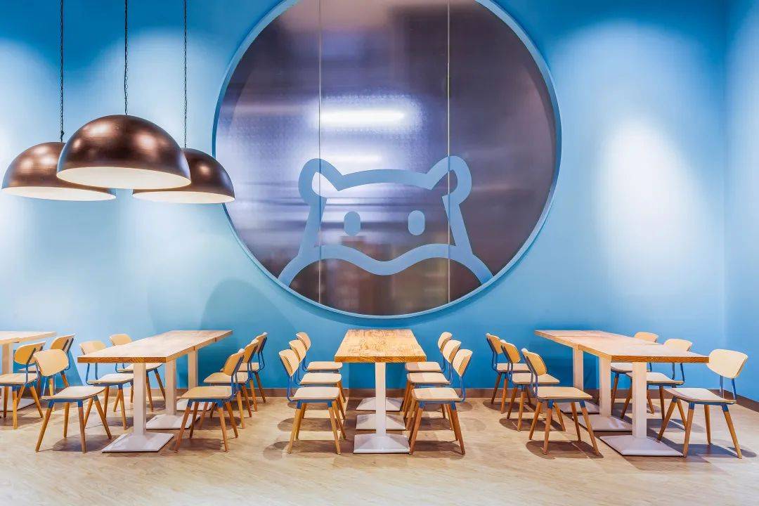 湖南阿里巴巴盒马机器人餐厅，打造未来概念的餐饮空间设计