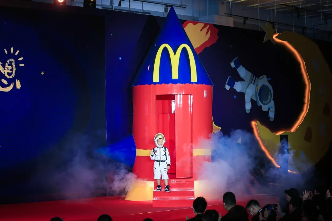 湖南麦当劳中国为孩子“点亮梦想”，带你上天！